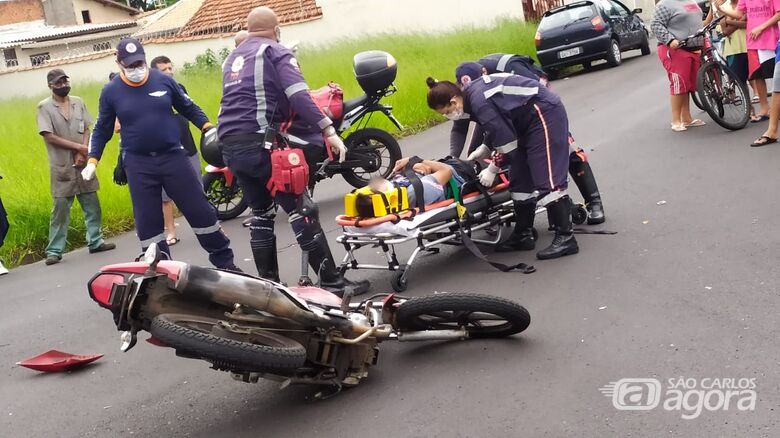 Acidente deixou motociclista de 41 anos ferido - Crédito: Maycon Maximino