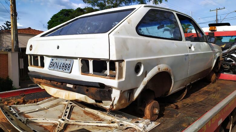 Gol foi encontrado depenado na área rural - Crédito: Maycon Maximino