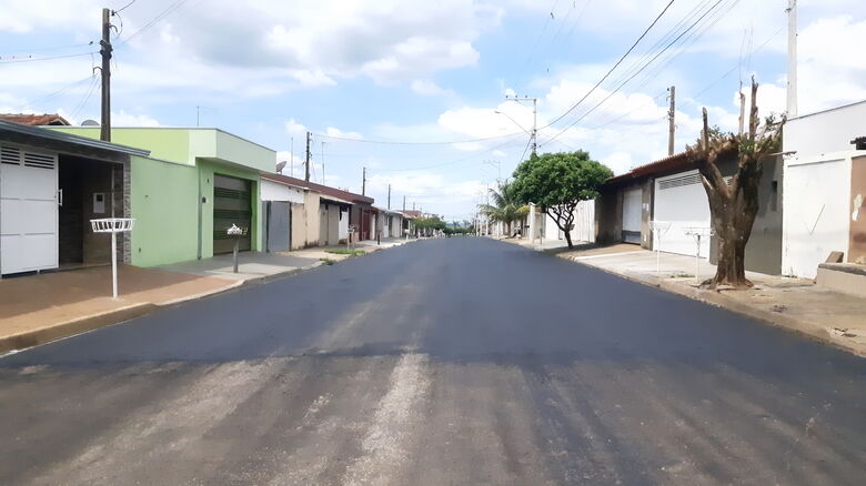 Prefeitura de Ibaté pavimenta via que liga bairros Popular e São Benedito -