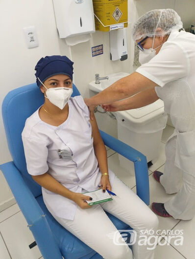 Profissionais do São Francisco recebem vacina contra a Covid-19 em São Carlos - 