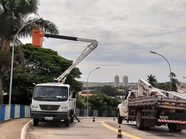 Prefeitura conclui iluminação do pontilhão “4 de novembro” - Crédito: divulgação