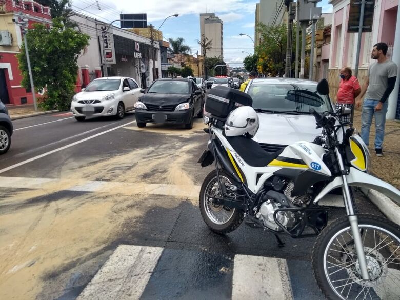Engavetamento complica o trânsito no centro de São Carlos - Crédito: Divulgação