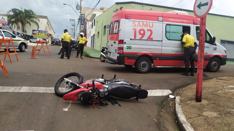 Uma das motos envolvidas na colisão: agente de trânsito levou a pior - Crédito: Maycon Maximino