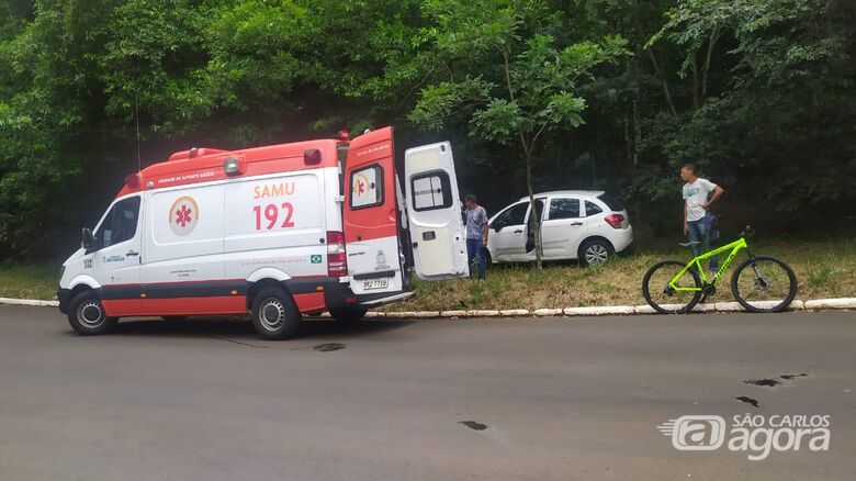 Samu foi ao local e ciclista negou atendimento médico: sofreu escoriações - Crédito: Maycon Maximino