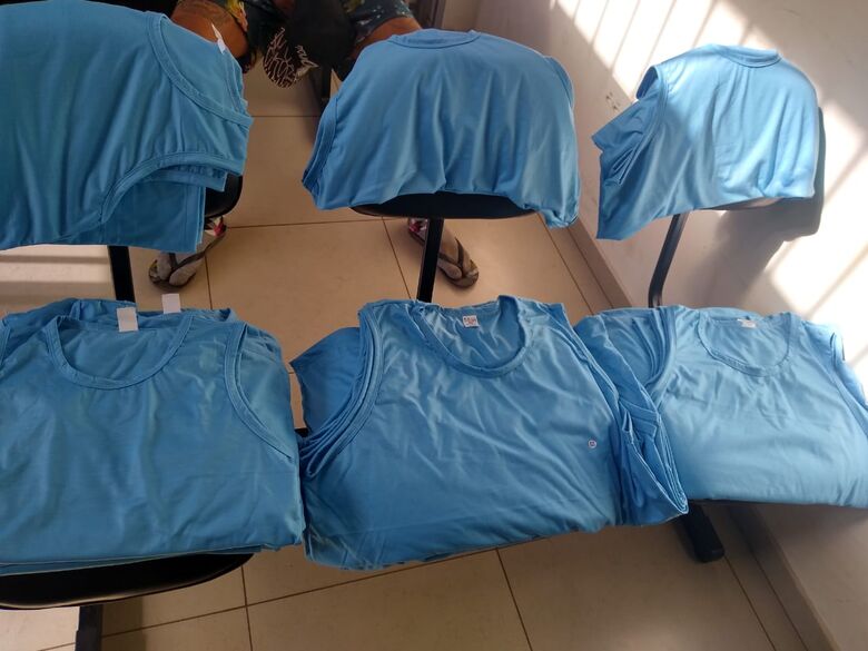 As camisetas foram apreendidas. Porém, a origem é desconhecida - Crédito: Divulgação