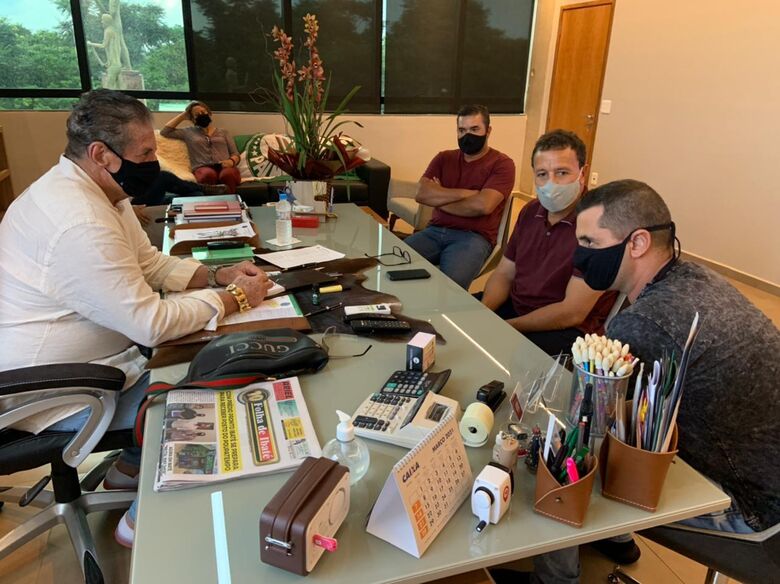 Encontro em Ibaté tratou de parceria entre os dois municípios para um projeto que envolve as duas cidades - Crédito: divulgação