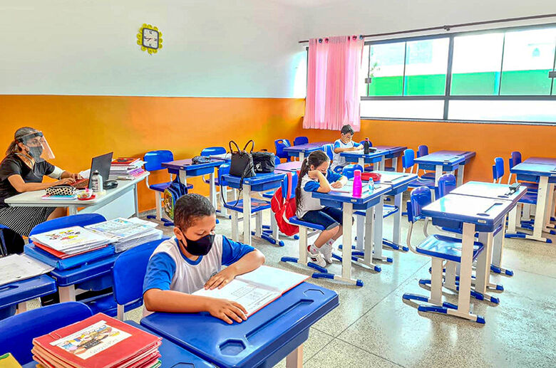 Um dos protocolos é cumprir o distanciamento de 1,5 metro em todos os ambientes da escola, sobretudo na sala de aula - Crédito: Divulgação