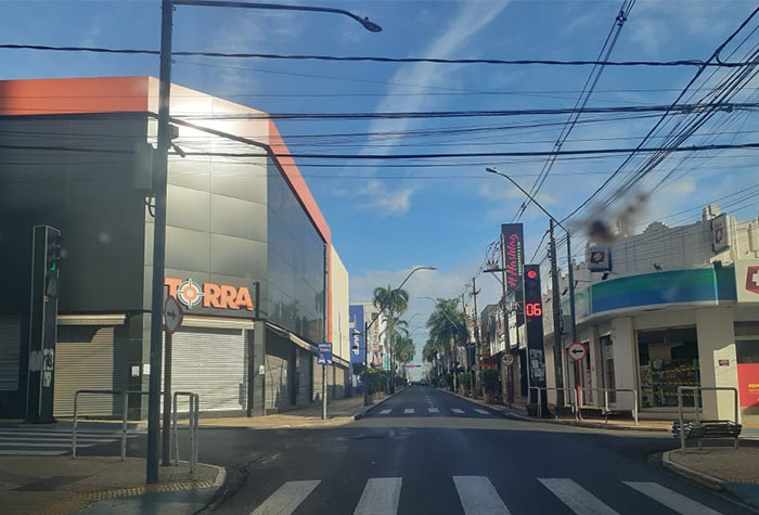 Rua do Centro de Araraquara vazia durante o lockdown - Crédito: RCIA