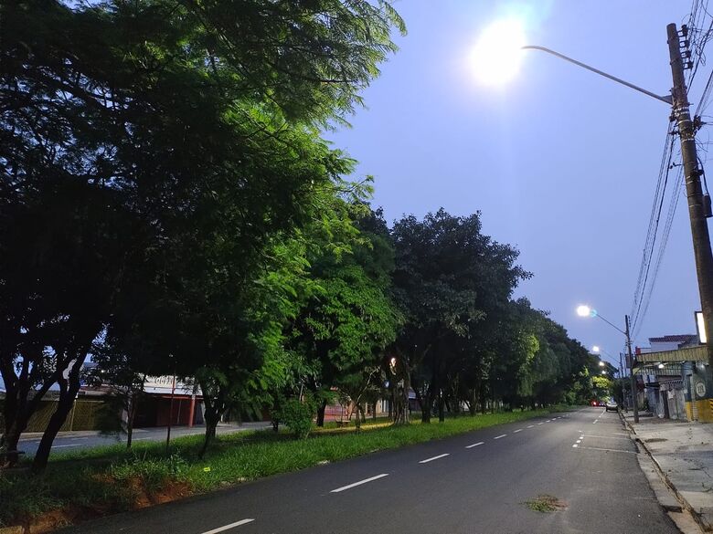 Avenida Henrique Gregória já conta com a nova iluminação - Crédito: Maicon Ernesto
