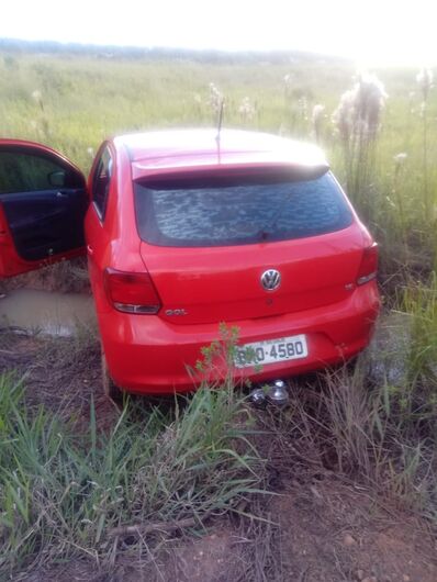 Carro roubado é encontrado no Banco da Terra II, em Ibaté -