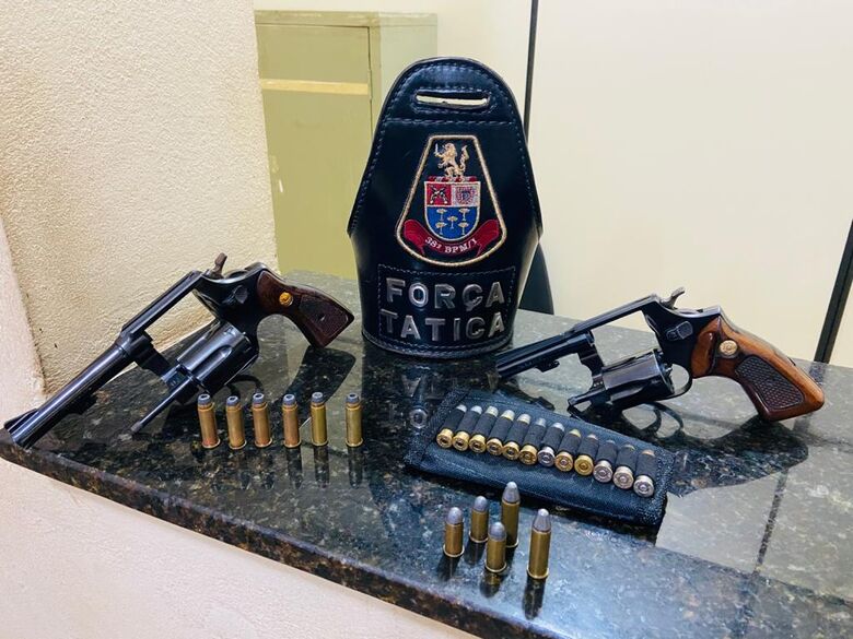 Dupla é detida por porte ilegal de arma de fogo em Ibaté -