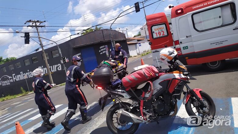 Motociclista foi socorrido à Santa Casa com dores nas costas, nas pernas e escoriações - Crédito: Maycon Maximino