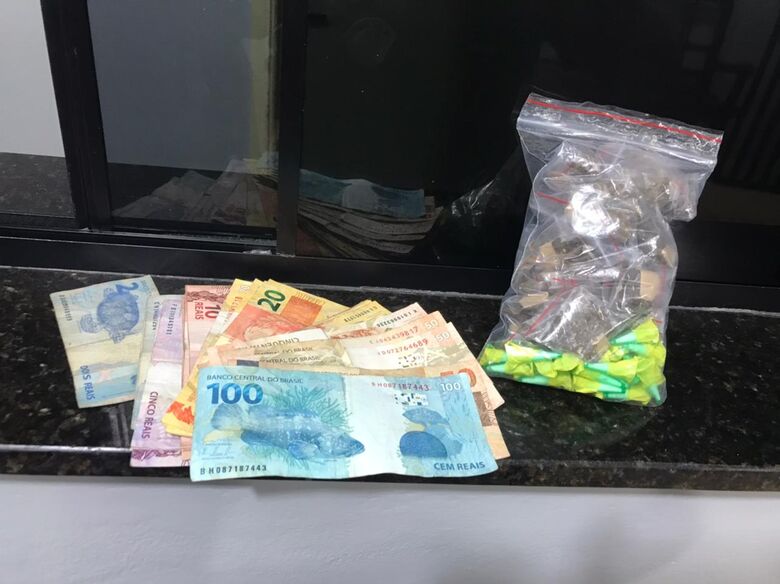 Adolescente tenta fugir da polícia mas é detido por tráfico no Cidade Aracy - Crédito: Maycon Maximino