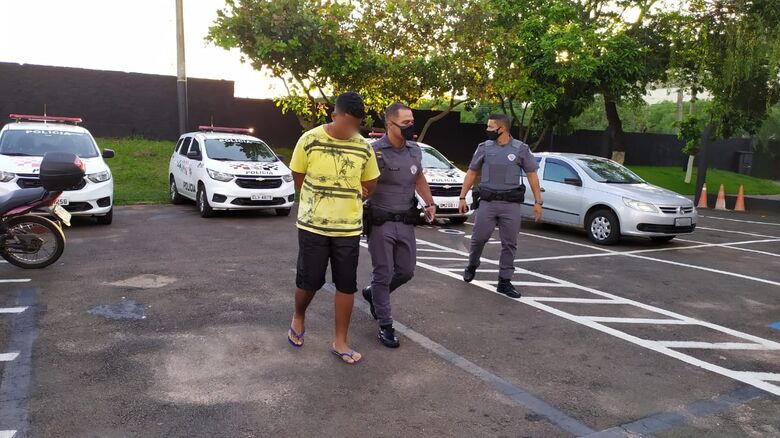 Acusado foi conduzido ao plantão policial - Crédito: Maycon Maximino