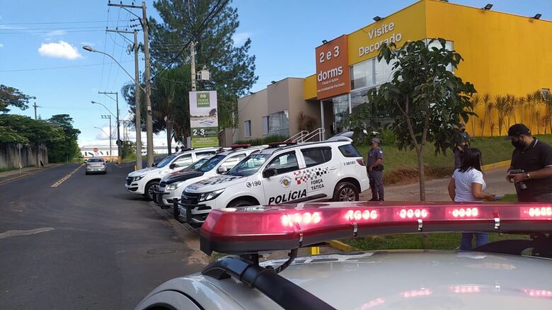 Bandido é baleado e morto em confronto com a PM na Vila Nery - Crédito: Maycon Maximino