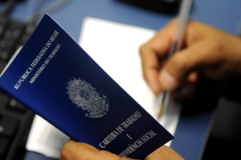 Carteira de Trabalho - Crédito: divulgação