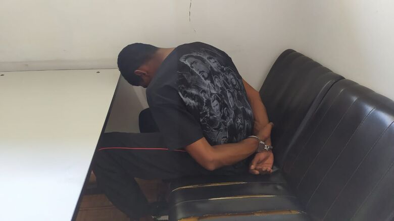 Acusado de tráfico foi preso pela PM. A droga ficou com apreendida na Dise - Crédito: Maycon Maximino
