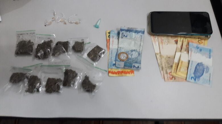 A droga que estava em poder do infrator de 17 anos - Crédito: Maycon Maximino
