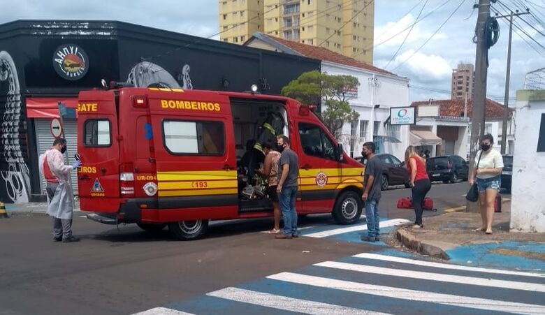 Motociclista sofreu escoriações e foi socorrido à Santa Casa - Crédito: Maycon Maximino