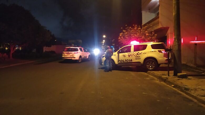 Homem é baleado em briga de bar e pede socorro em residência no São Carlos 8 - Crédito: Maycon Maximino