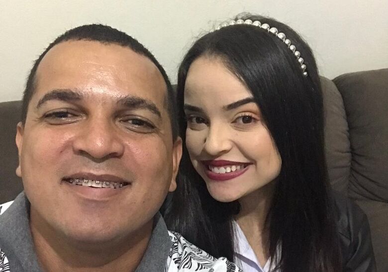 Roni e Thainá em selfie feita na passagem de ano: “Ele se foi. E levou um pedaço de mim. Descanse em paz meu eterno amado pai” - Crédito: Divulgação