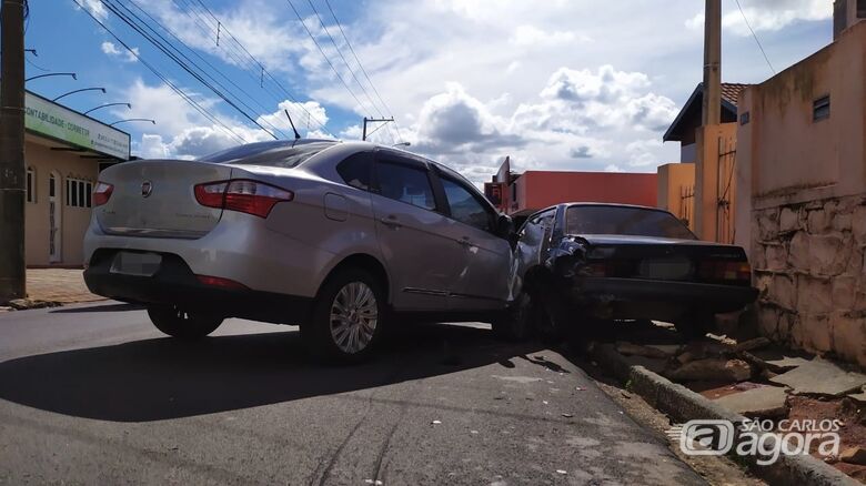 Veículos tiveram danos de considerável monta - Crédito: Maycon Maximino