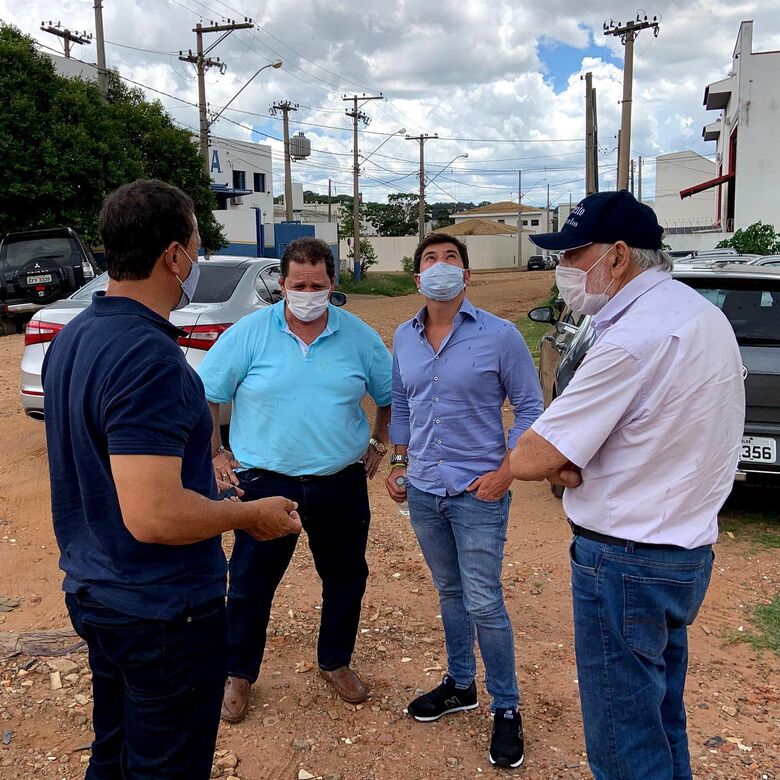 José Pires (Carneirinho, Deputado Federal Júnior Bozzella, prefeito Airton Garcia e vice-prefeito Edson Ferraz - Crédito: divulgação