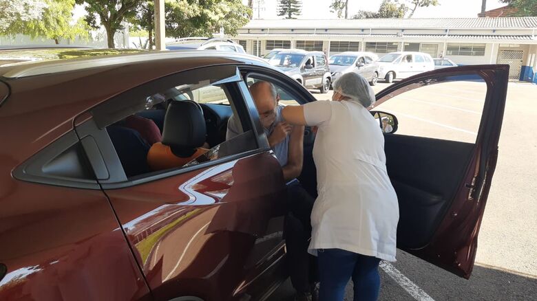 Vacinação drive-thru - Crédito: Divulgação