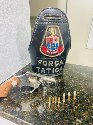Após perseguição, Força Tática prende homem por porte ilegal de arma - Crédito: Colaborador SCA