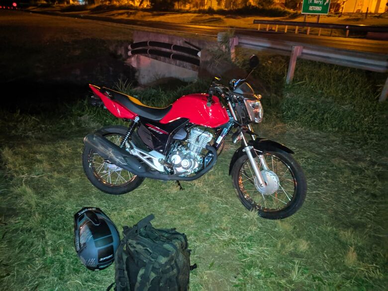 Moto é atingida na traseira por picape na Washington Luís - Crédito: Maycon Maximino