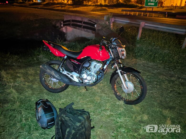 Moto é atingida na traseira por picape na Washington Luís - Crédito: Maycon Maximino