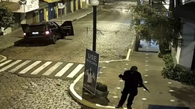 Quadrilha fortemente armada ataca agências bancárias na região - Crédito: reprodução