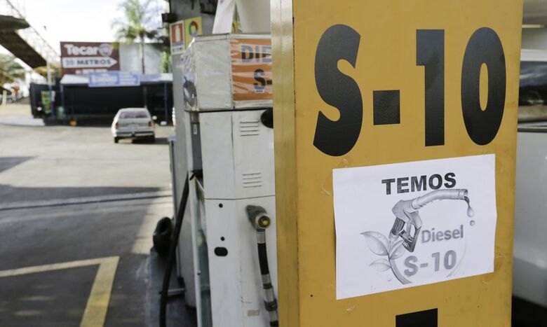 Petrobras reduz preço do diesel nas refinarias em R$ 0,08 - Crédito: Agência Brasil