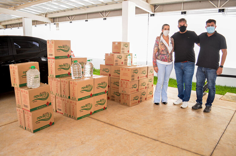 Esta foi a segunda vez que a Nova Era fez uma doação para a cidade. No ano passado, a empresa doou 300 litros de álcool etílico - Crédito: Divulgação