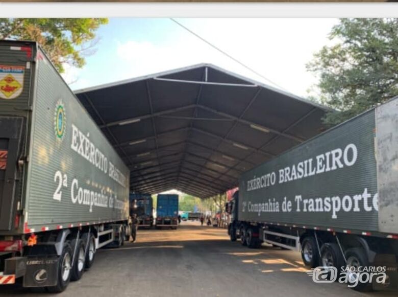 Araraquarenses fazem fila para receber 200 toneladas de alimentos doados pelo Ceagesp - Crédito: reprodução