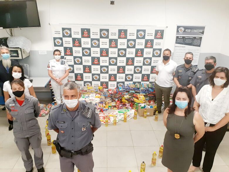 Polícia Militar repassa alimentos para a campanha “Vacina contra a fome” - Crédito: divulgação
