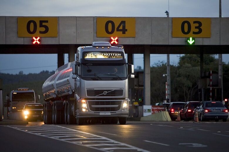 Sindicato dos Caminhoneiros entra com mandado de segurança e quer paralisação de pedágios no Estado - Crédito: Agência Senado