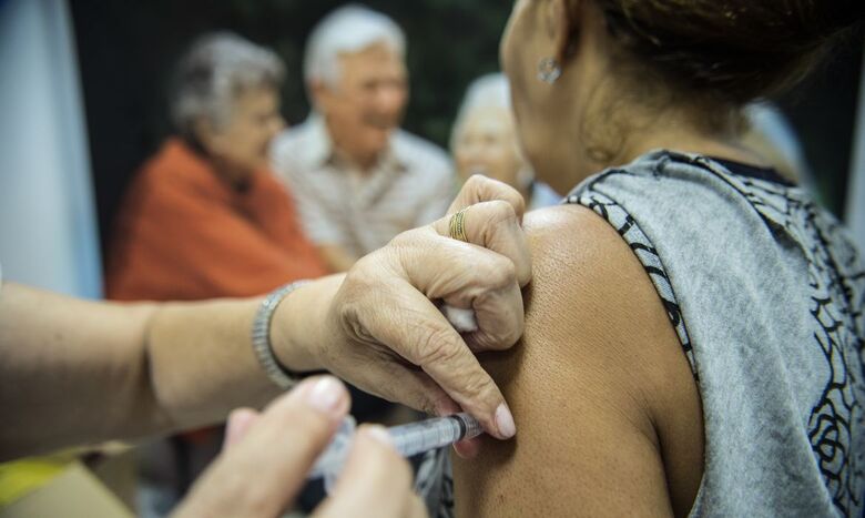 Vacinação contra a gripe começa nesta segunda-feira, 12 - Crédito: Agência Brasil