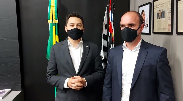 Vinholi e Donato durante o anúncio da coordenadoria do Programa Cidades Inteligentes: São Carlos será a sede - Crédito: Divulgação