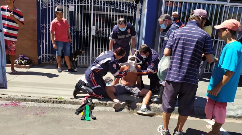 Vítima foi socorrida pelos socorristas da USA com trauma na cabeça - Crédito: Maycon Maximino