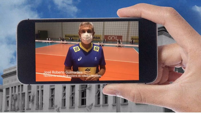 O técnico da Seleção Brasileira de Vôlei, José Roberto Guimarães, parabeniza a Santa Casa: na década de 90, foi levantador da Abasc/Tapetes - Crédito: Divulgação