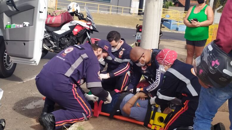 Garupa recebe atendimento médico: com escoriações, foi encaminhada à Santa Casa - Crédito: Maycon Maximino