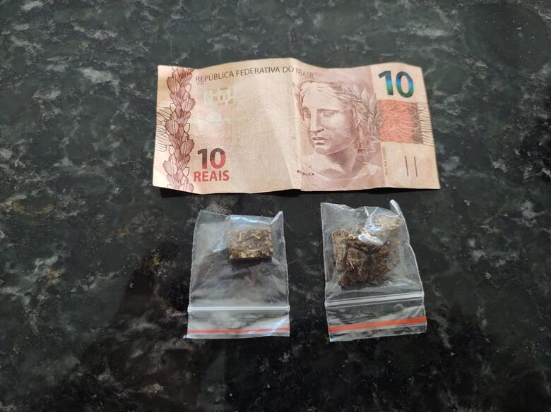 A maconha que estava em poder do adolescente - Crédito: Divulgação