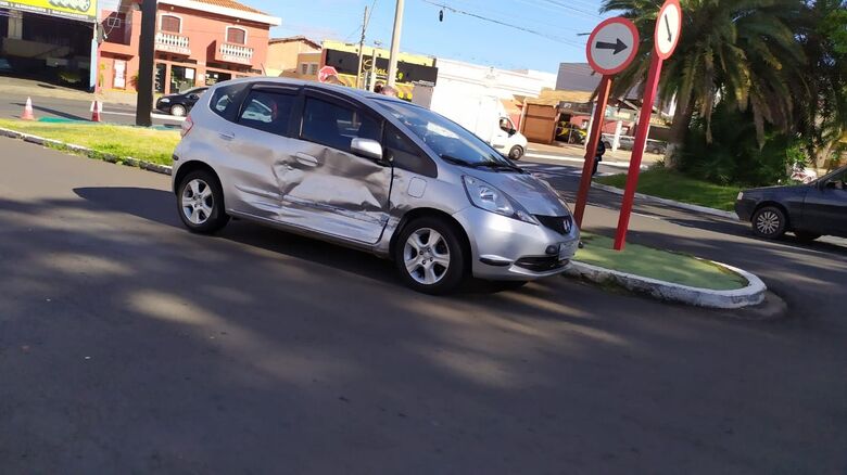 Honda Fit foi atingido em sua lateral - Crédito: Maycon Maximino