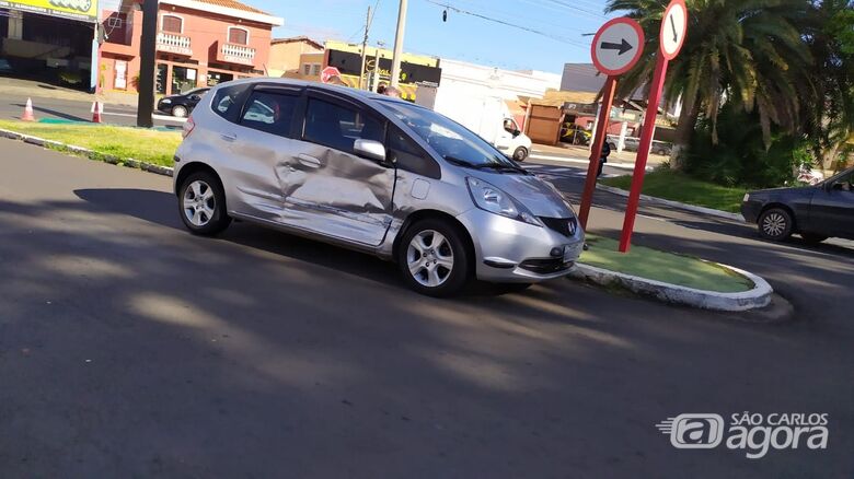 Honda Fit foi atingido em sua lateral - Crédito: Maycon Maximino