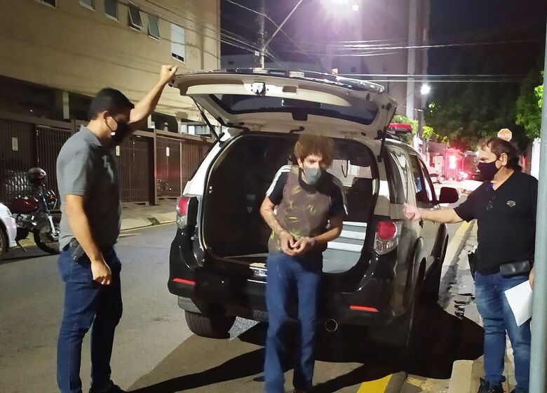 Acusado chegando na DIG - Crédito: Maycon Maximino