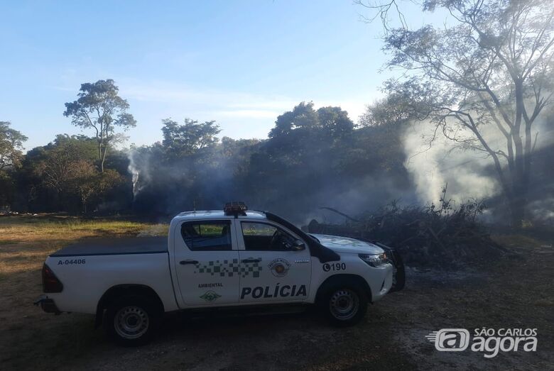 Homem é multado por promover queimada na área rural de São Carlos - Crédito: divulgação