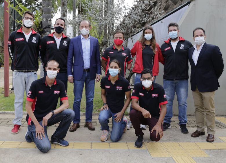 Equipe são-carlense e Skaff durante visita a São Carlos: maré de notícias boas na educação e no esporte - Crédito: Ayrton Vignola/Fiesp