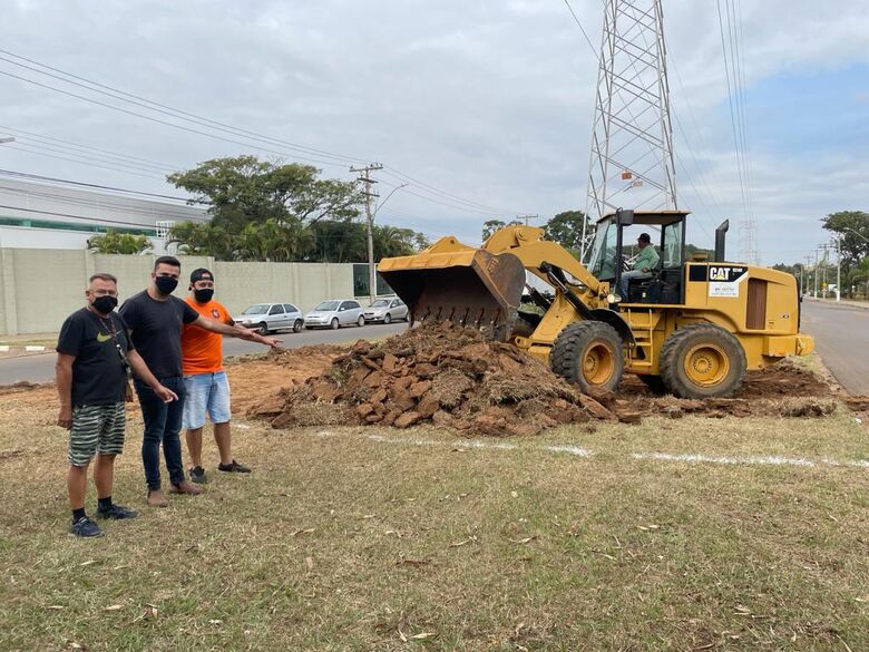 Rodson agradeceu as autoridades pela execução desse projeto tão importante para os moradores dos condomínios e também da região - Crédito: Divulgação