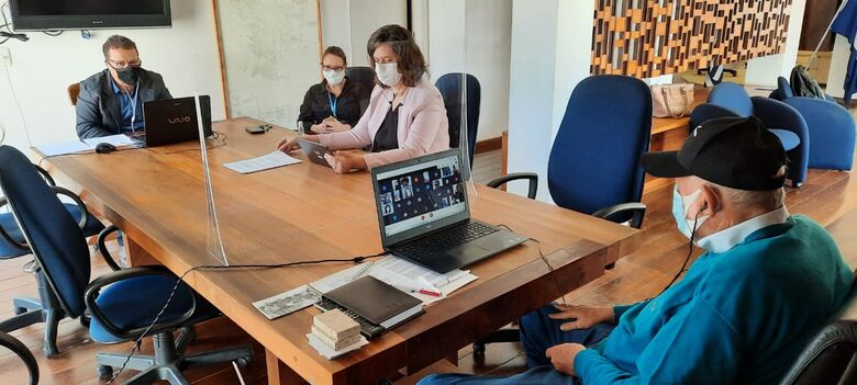 Para Glaziela Solfa Marques esse é um momento muito importante para a cidade: reunião obedeceu protocolos de segurança - Crédito: Divulgação